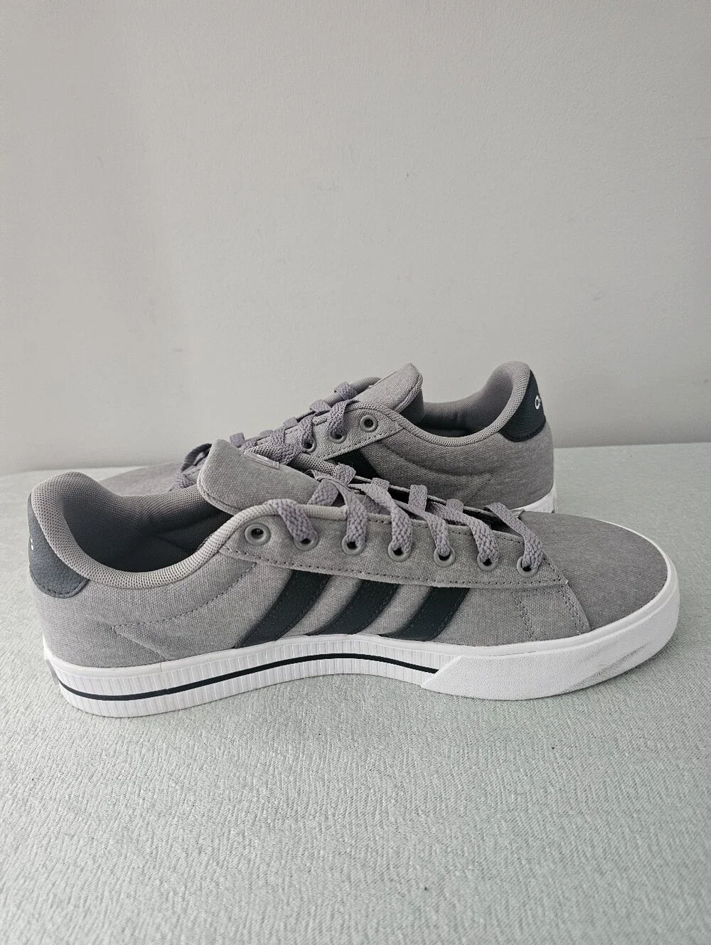 ADIDAS Daily 3.0 Mens Skateboarding Sneaker In Dove Gray & Black